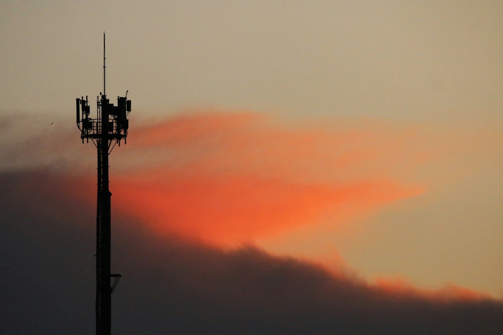 Antena de telecomunicação